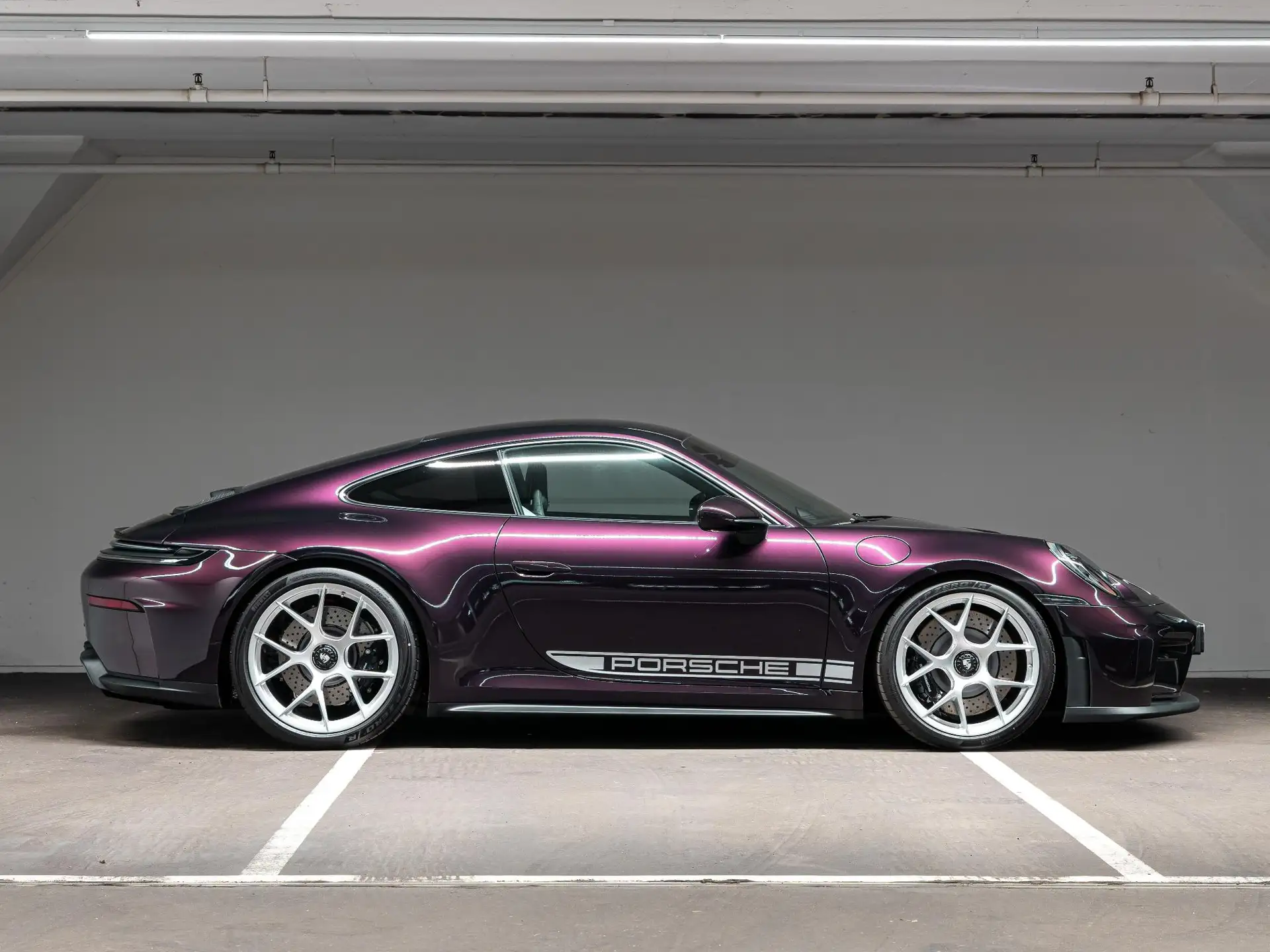 포르쉐 911 GT3 Touring 2026 버건디 사진 7