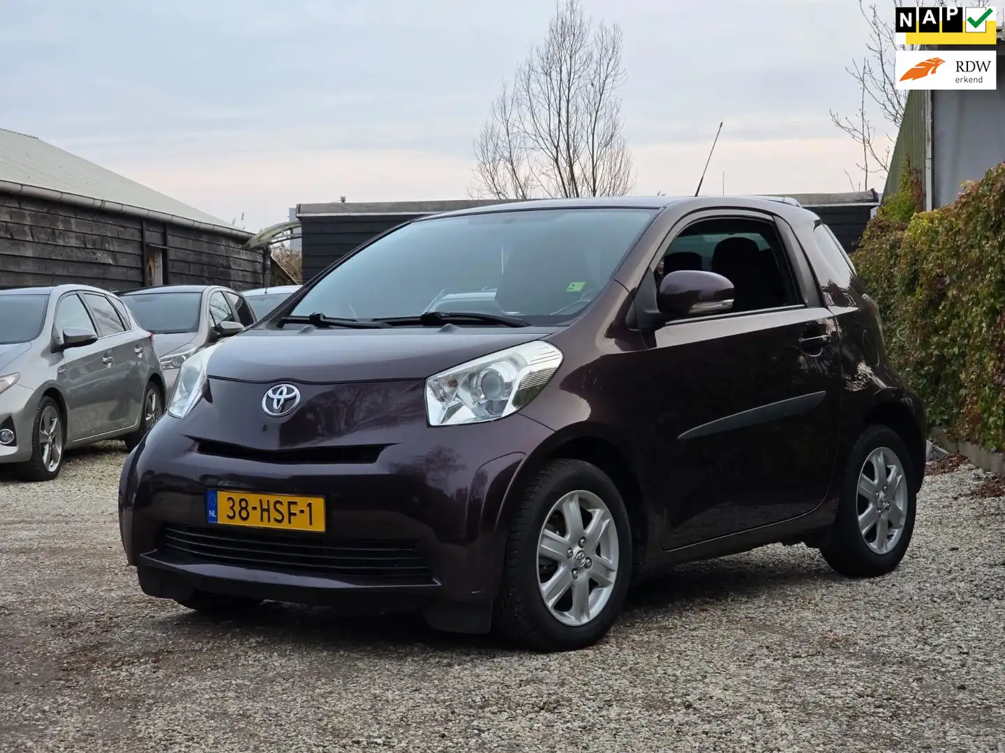 Toyota iQ 1.0 VVTi Comfort Airco Youngtimer Rood - 1