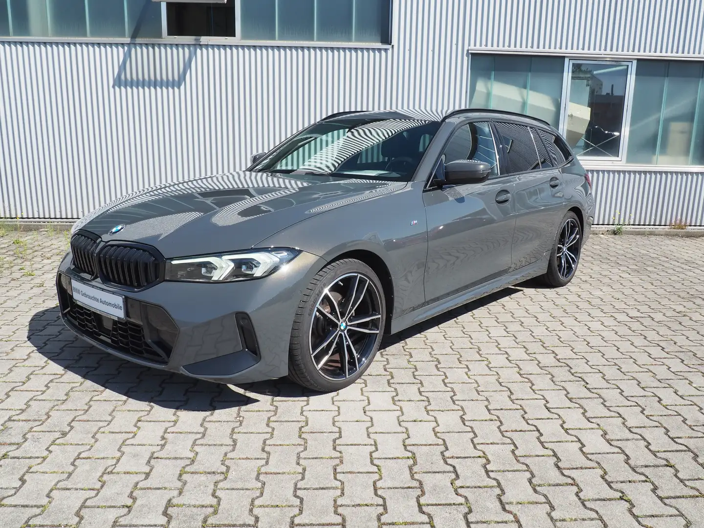 BMW 320 d Touring xDrive Aut.*M Sp*AHK*HiFi*Sthzg*ACC Grau - 2