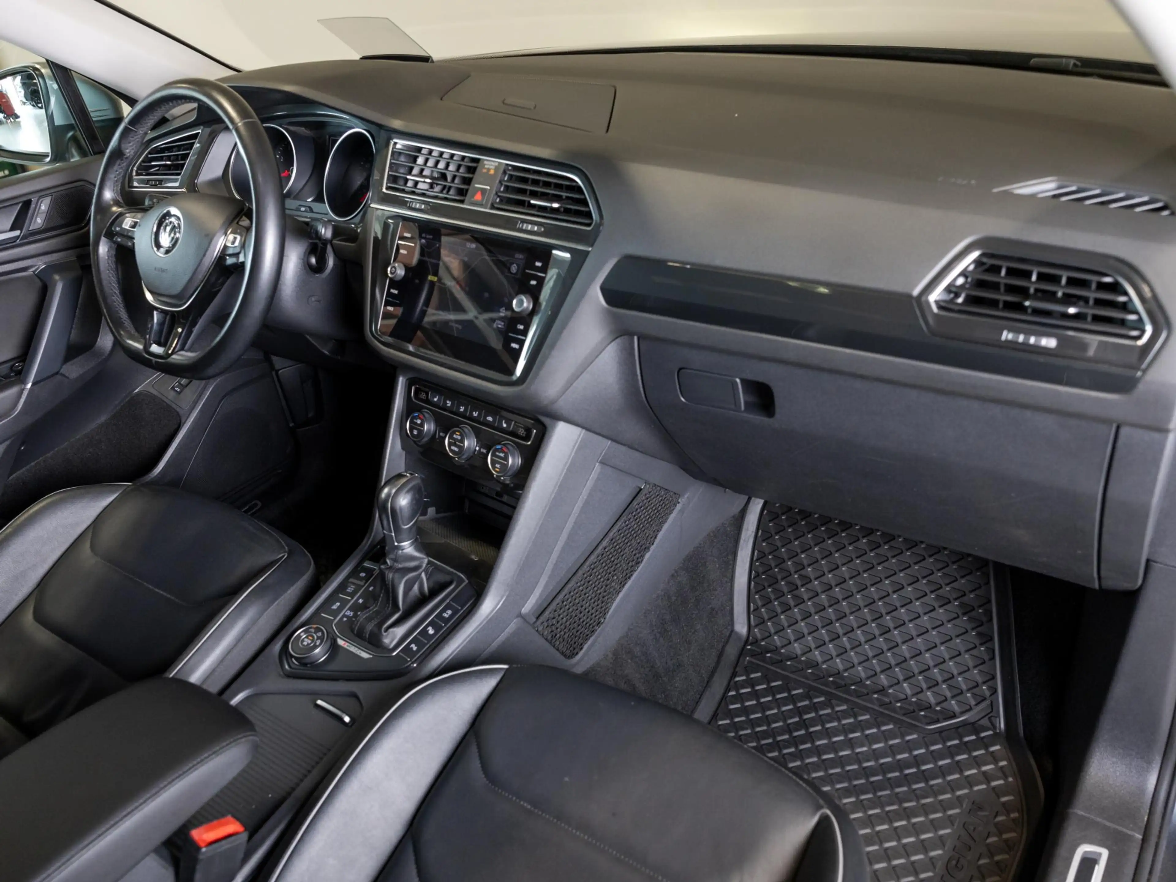 Volkswagen Tiguan Allspace 2.0 TSI 4Motion Highline Business R 7p. — photo 8