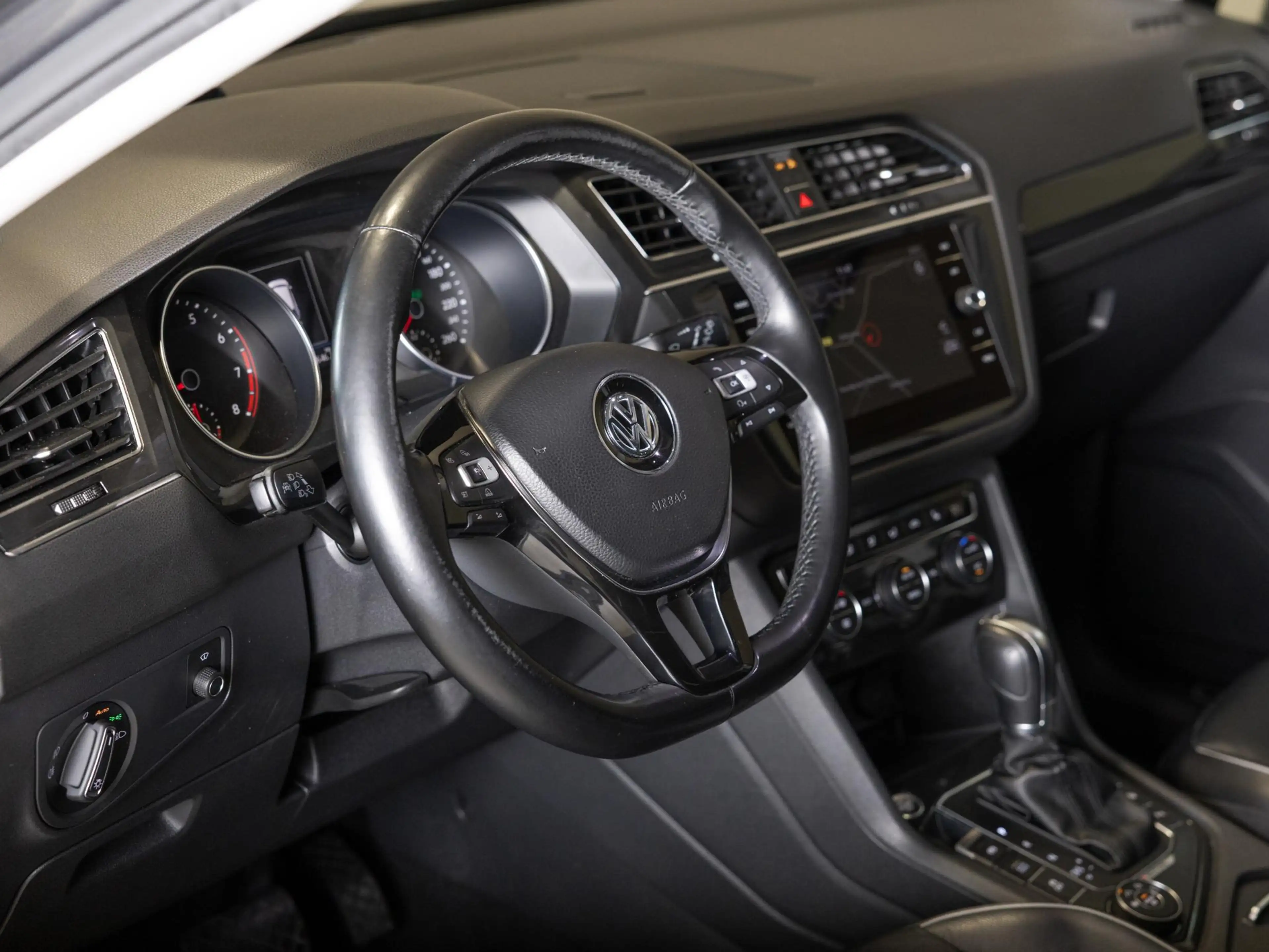 Volkswagen Tiguan Allspace 2.0 TSI 4Motion Highline Business R 7p. — photo 40