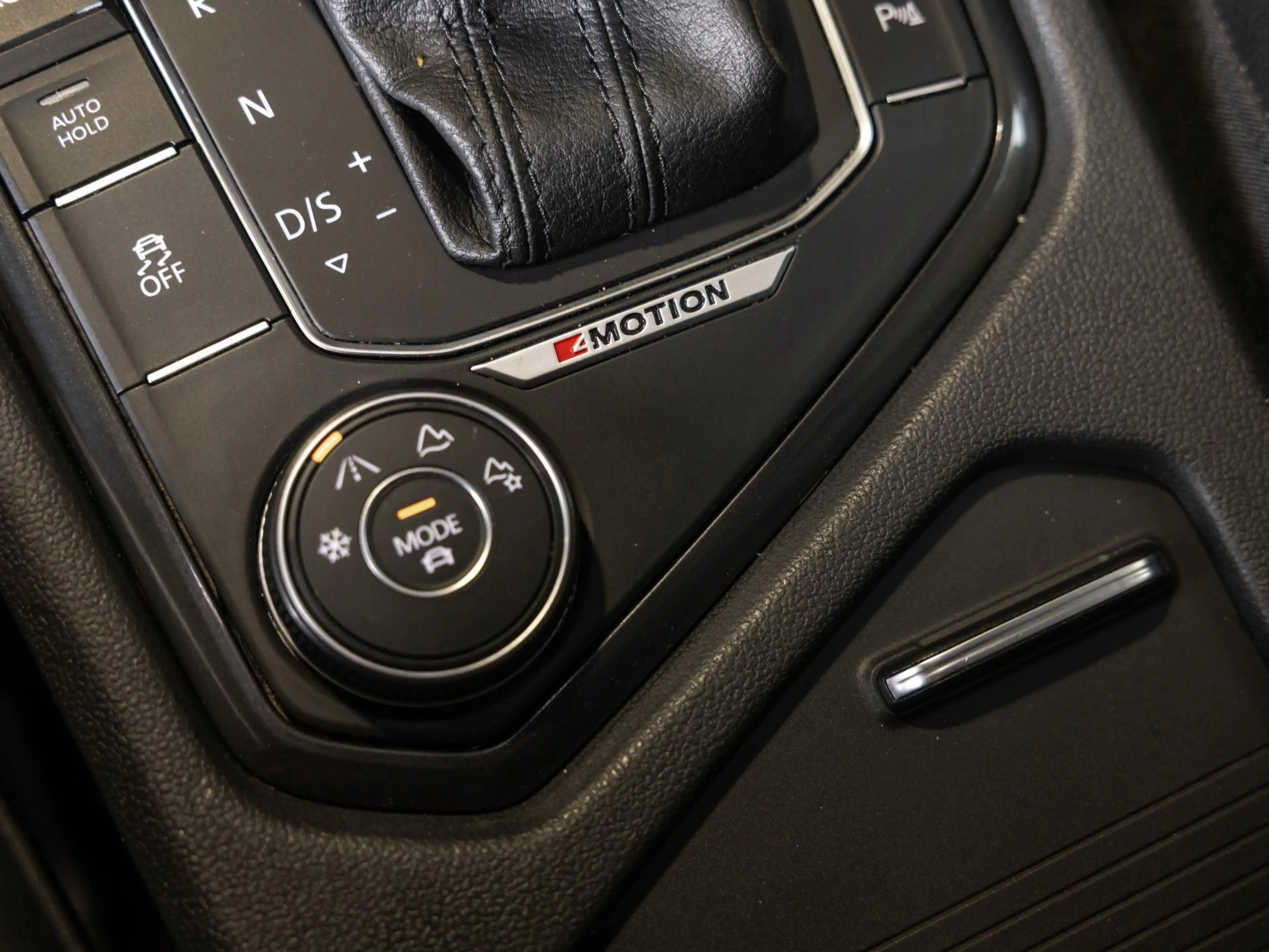 Volkswagen Tiguan Allspace 2.0 TSI 4Motion Highline Business R 7p. — photo 39