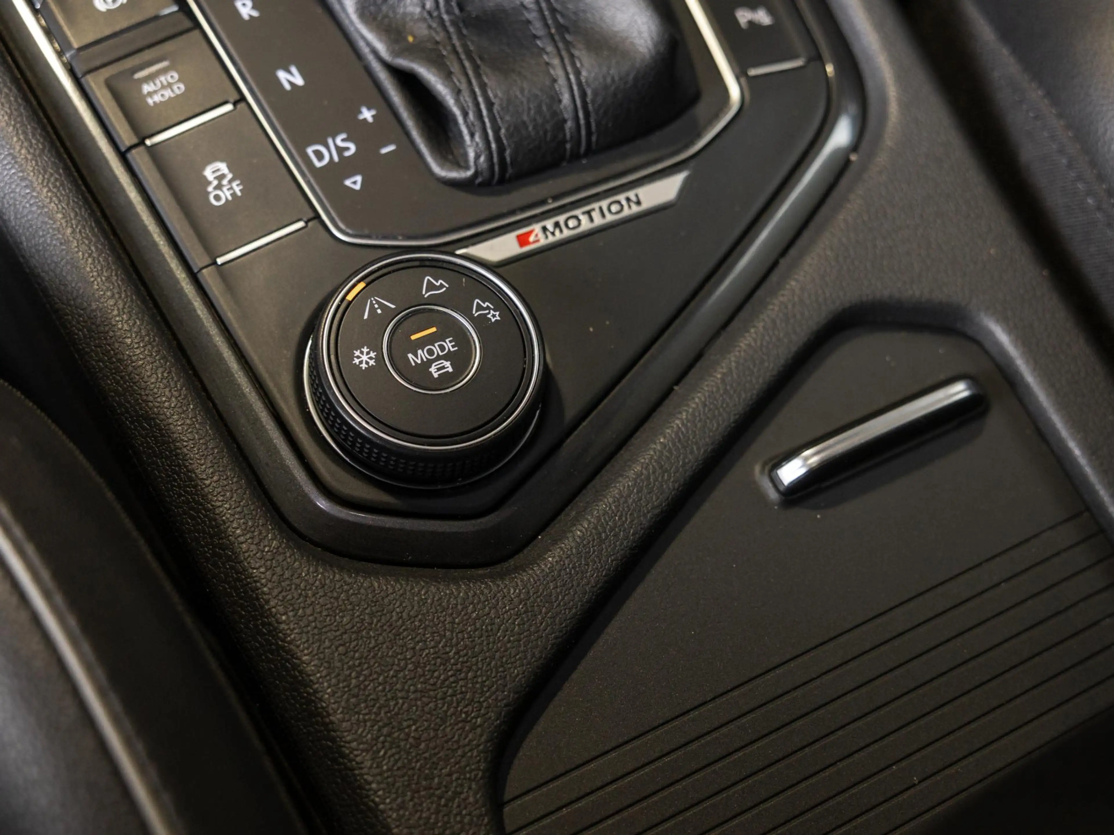 Volkswagen Tiguan Allspace 2.0 TSI 4Motion Highline Business R 7p. — photo 38
