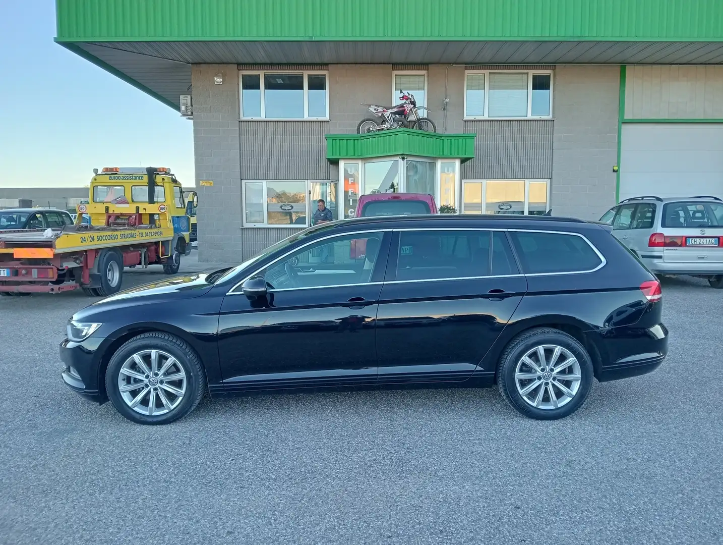 Volkswagen Passat Variant 1.6 tdi 120cv dsg UNIPROPRIETARIO Nero - 2