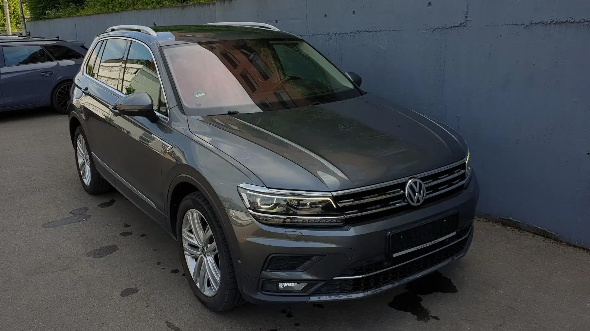 Volkswagen Tiguan 2.0 TDI DSG 4M Highline ACC/Navi/Kamera Grau - 2