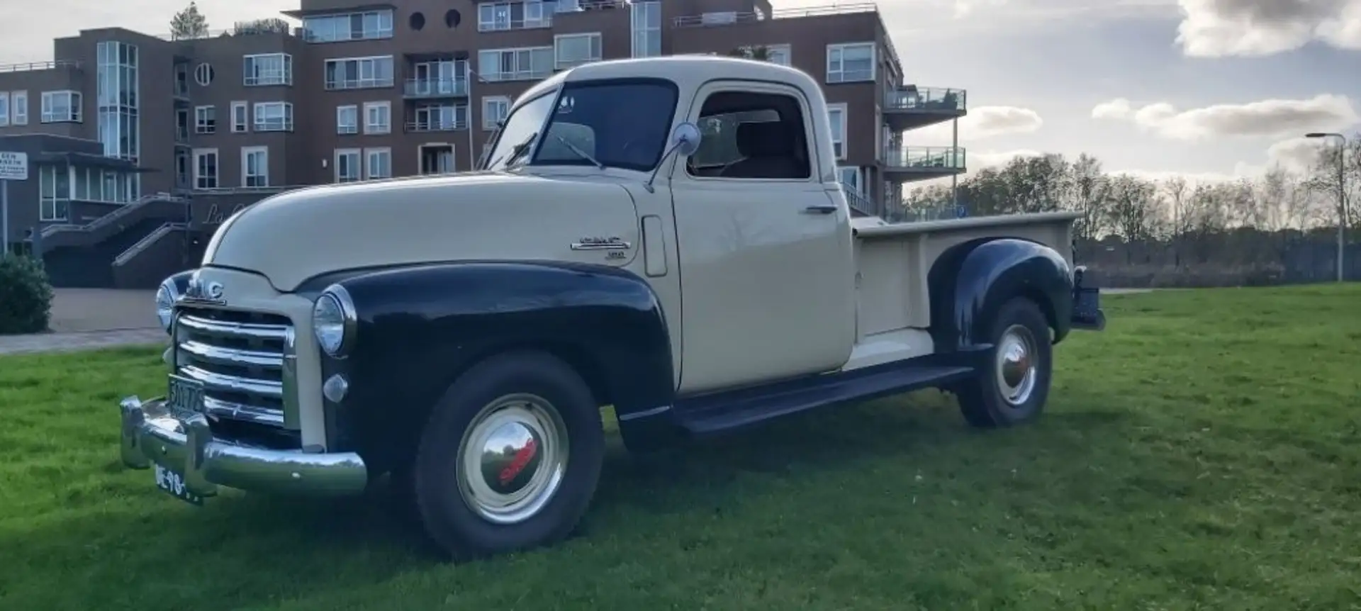 GMC 100 stepside pick up Beige - 1