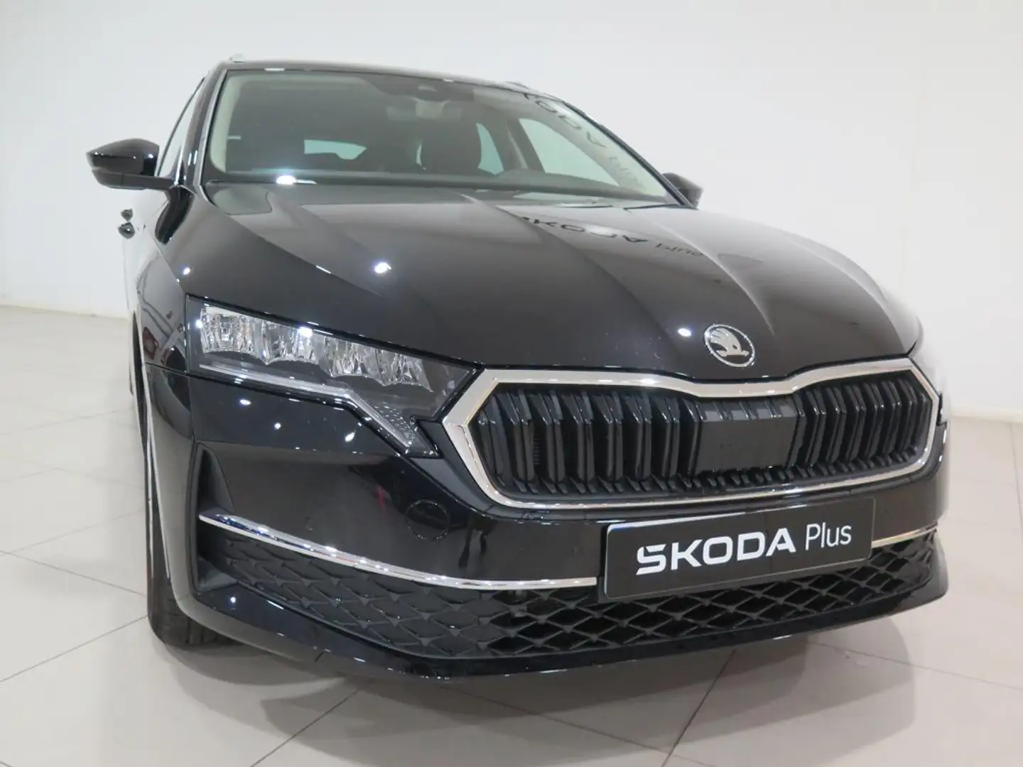 Skoda Octavia Combi 2.0TDI Design DSG7 110kW Negro - 2