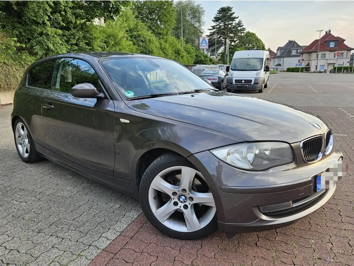 BMW 118 118i E87 Braun - 2