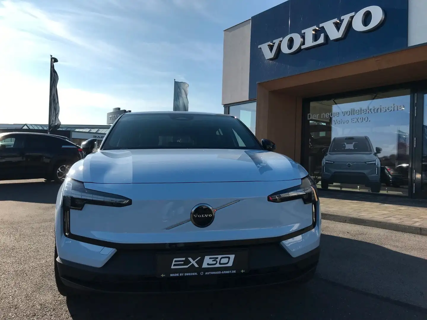 Volvo EX30 Extended Range PLUS *Harman *BLIS *ACC *20" Weiß - 2