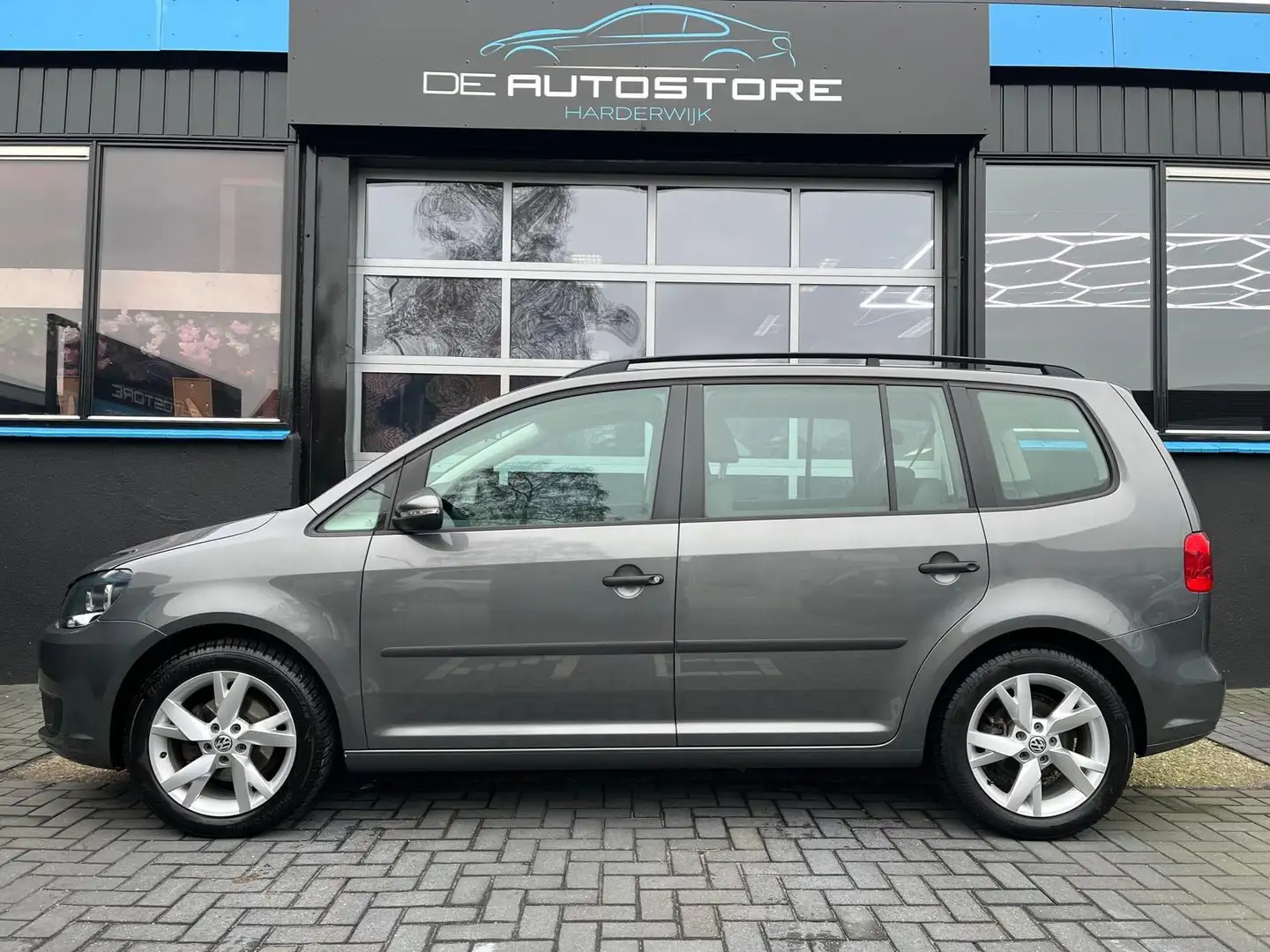 Volkswagen Touran 1.2 TSI Trendline BlueMotion Airco Navi Cruise Pdc Grau - 2