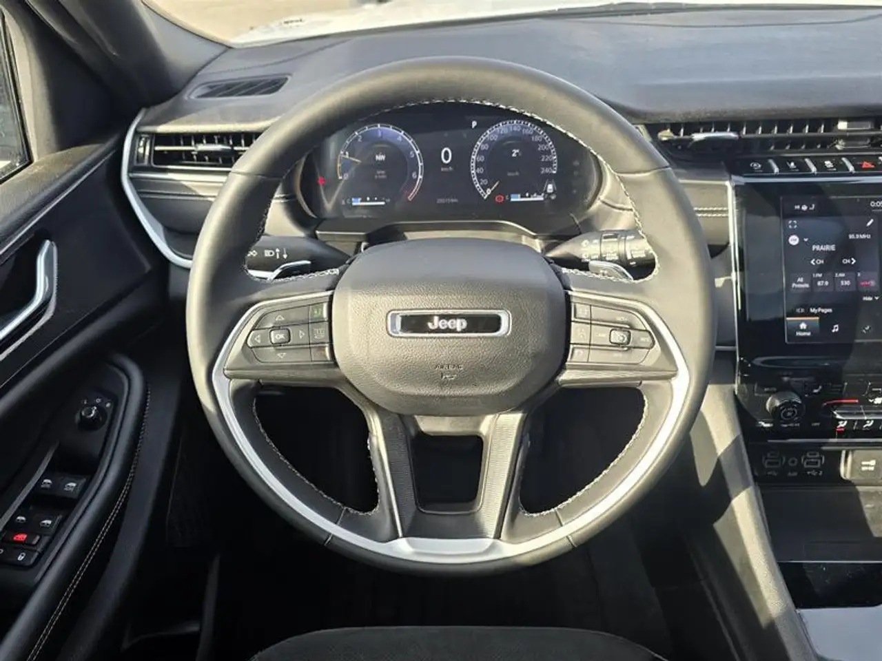 Jeep Grand Cherokee снимка Jeep Grand Cherokee