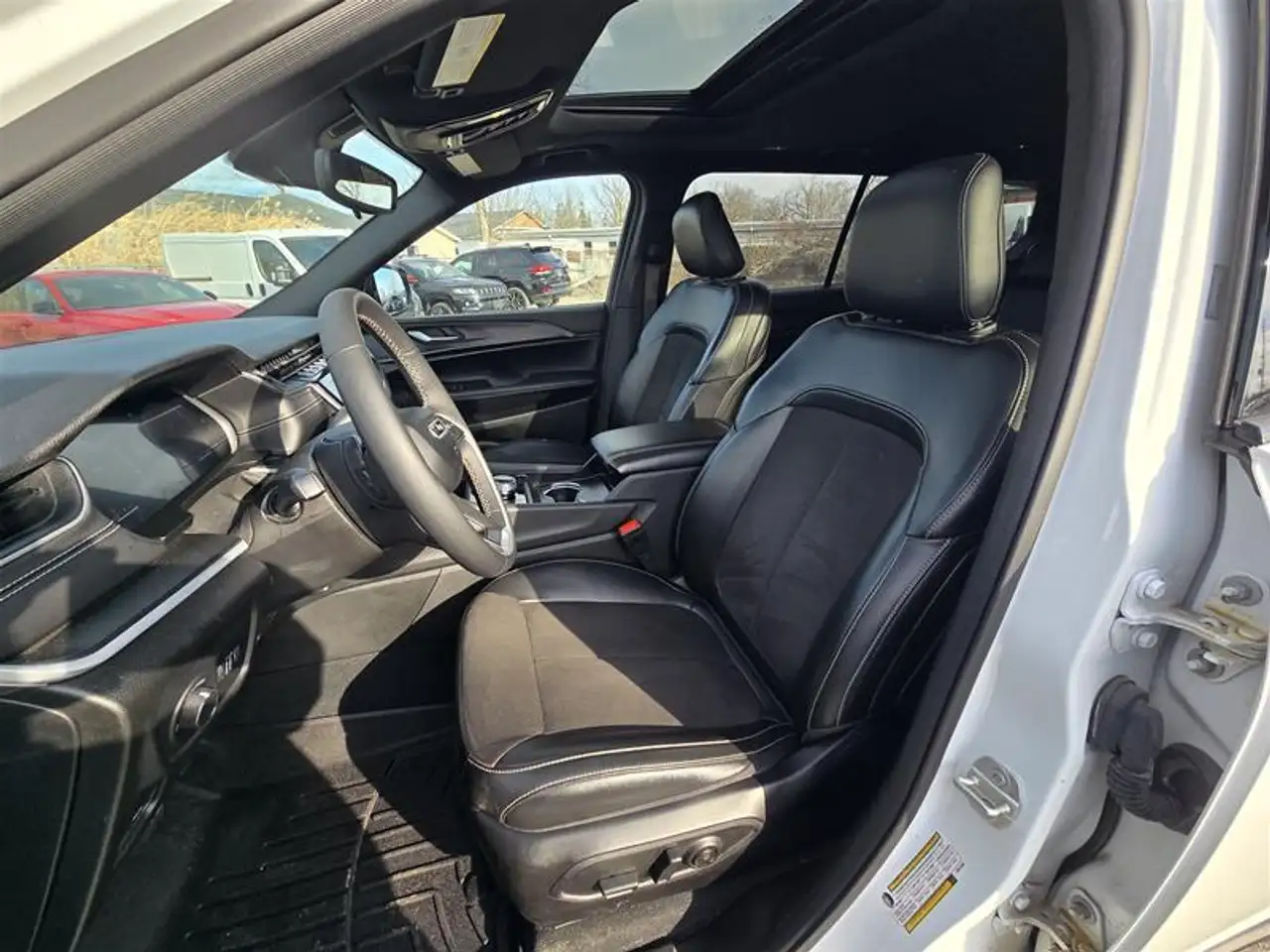Jeep Grand Cherokee снимка Jeep Grand Cherokee