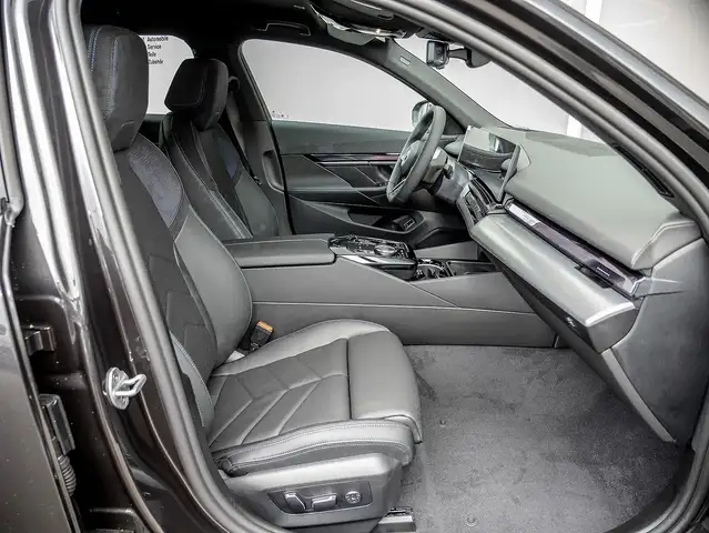 BMW I5 view 4