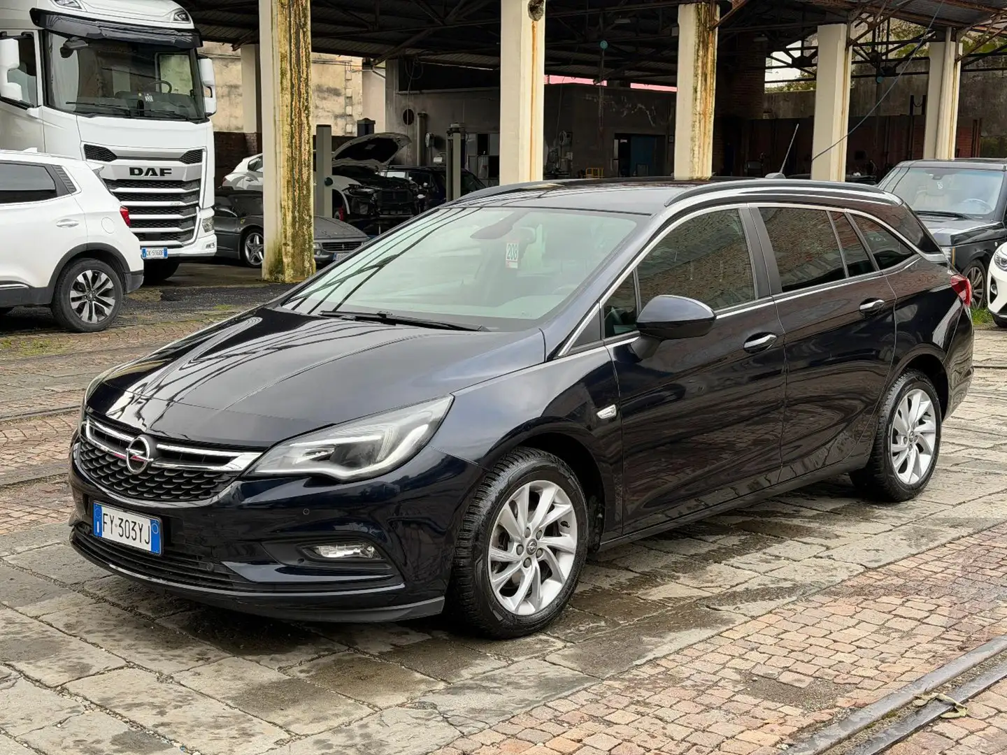 Opel Astra 1.6 CDTi 136CV aut. Sports Tourer Business Blau - 1