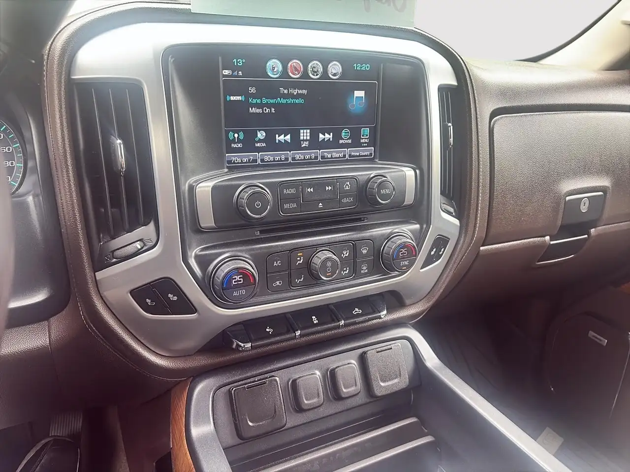 GMC Sierra 1500 снимка GMC Sierra 1500