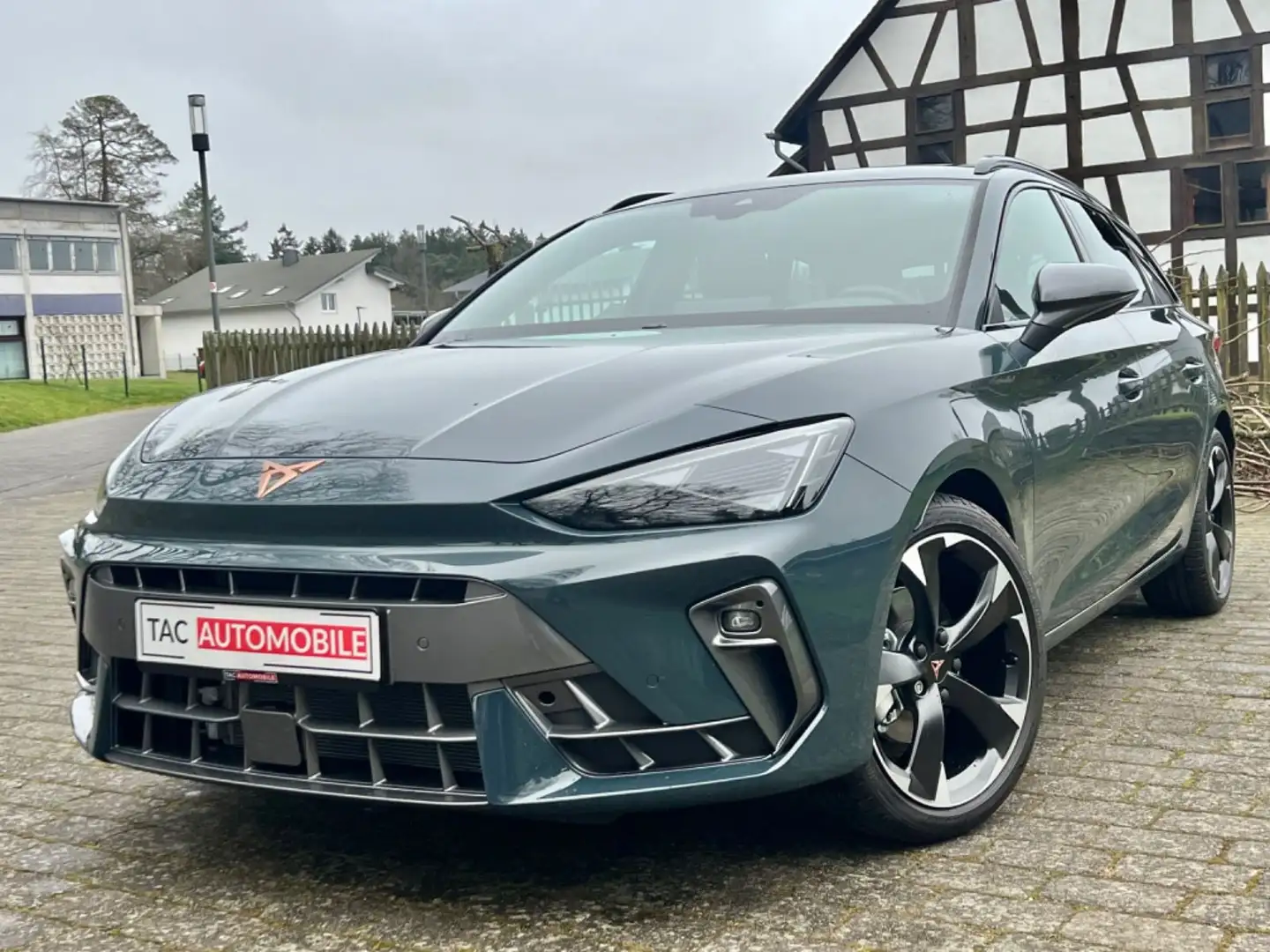 CUPRA Leon ST 1.5eTSI ACC KEYLESS CARPLAY KAMERA NEU! Blau - 1