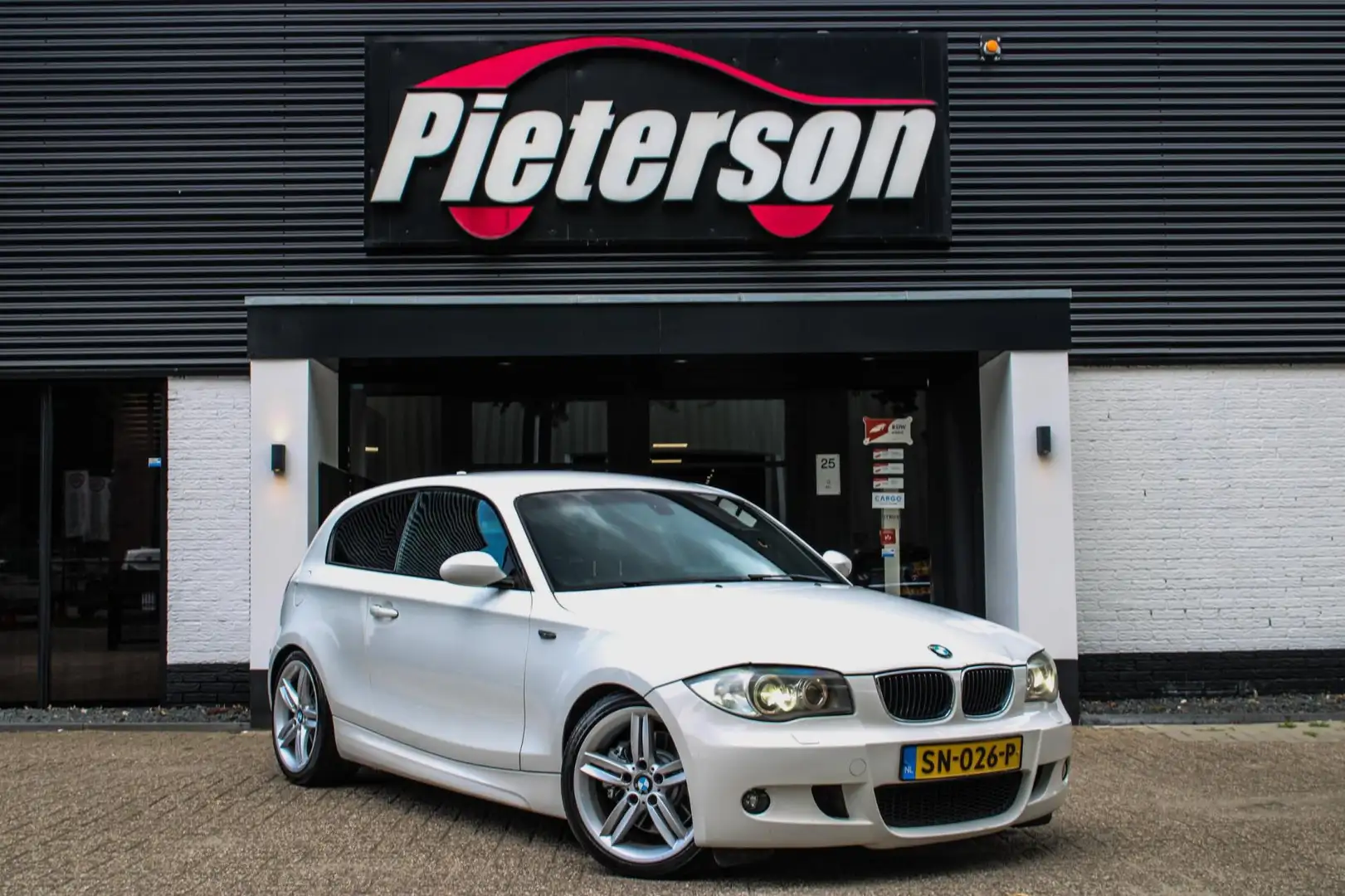 BMW 120 1-serie 120i M-Pakket NWE MOTOR XENON CLIMA STOELV Blanco - 1