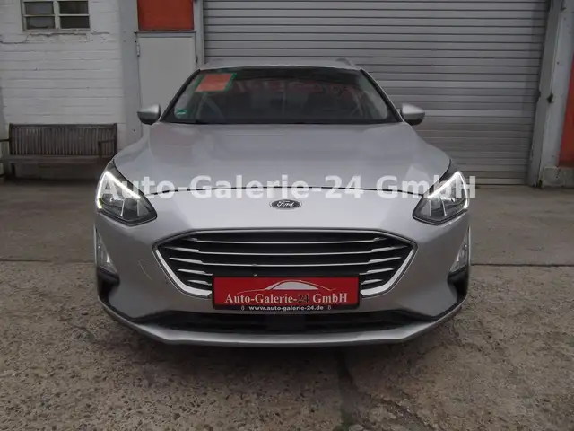 Ford Focus view 3