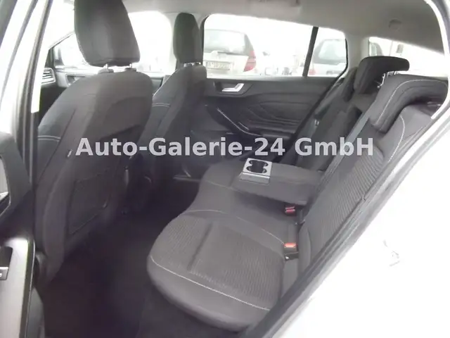 Ford Focus view 21