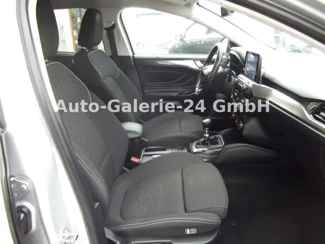 Ford Focus view 18