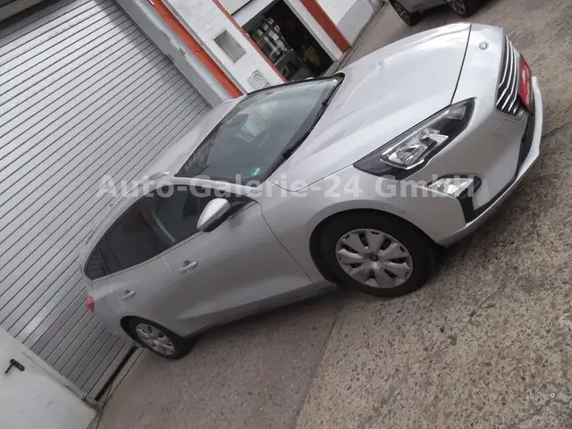 Ford Focus view 24