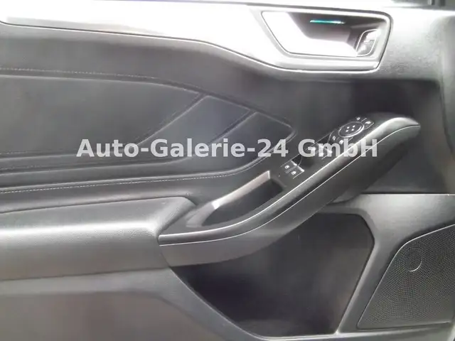 Ford Focus view 22
