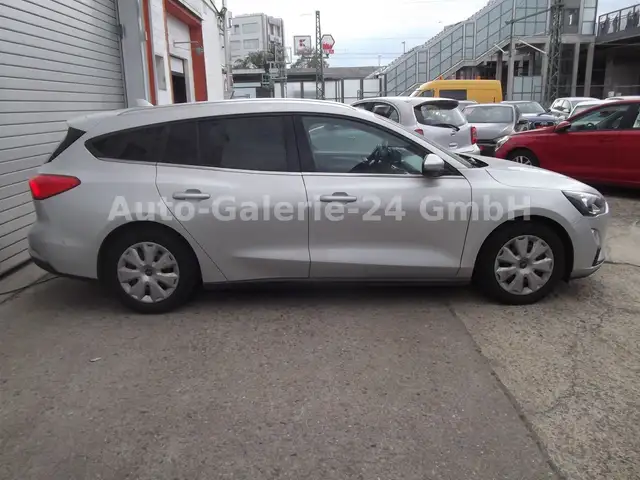 Ford Focus view 5