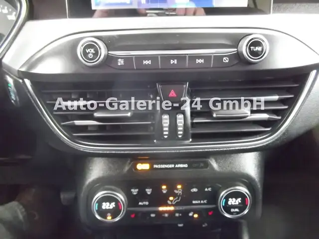 Ford Focus view 15