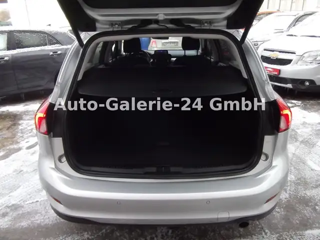 Ford Focus view 9