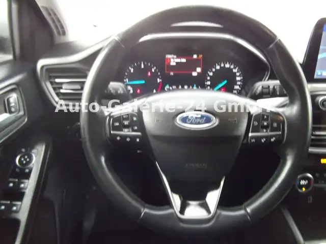 Ford Focus view 12