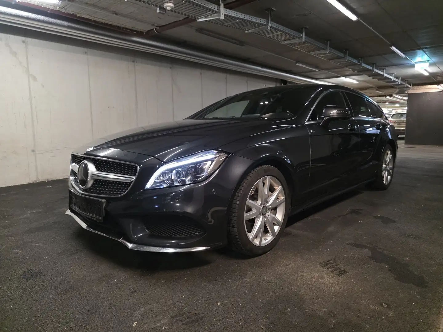 Mercedes-Benz CLS 350 d 4MATIC Shooting Brake Aut. Schwarz - 2