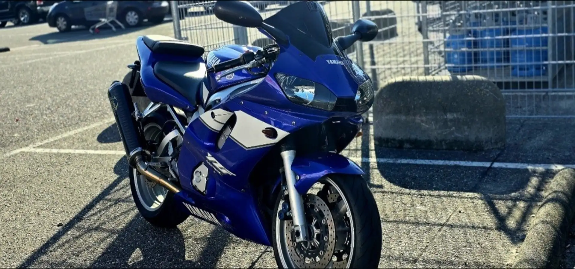 Yamaha YZF-R6 Blau - 2