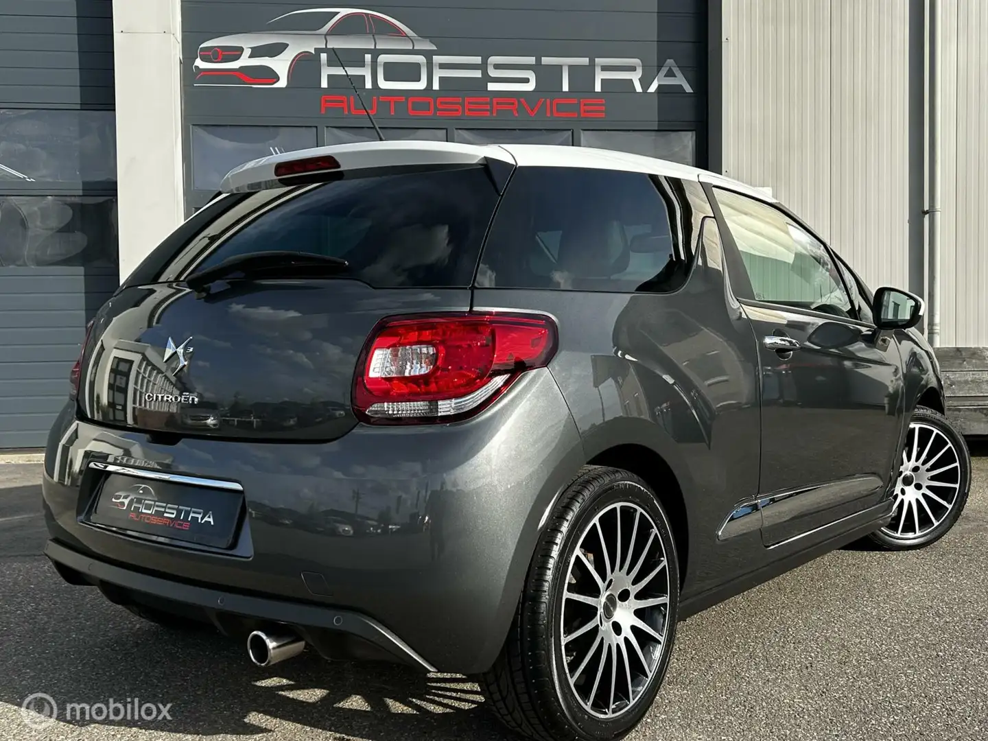 Citroen DS3 1.2 VTi Chic Sportstoelen Clima Cruise NAP uniek! Gris - 2