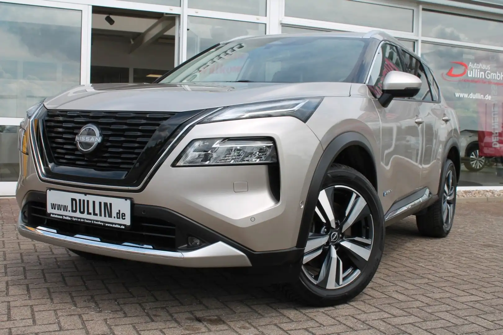 Nissan X-Trail 1,5 VC-T e-Power Tekna Ganzjahresreifen Zilver - 1