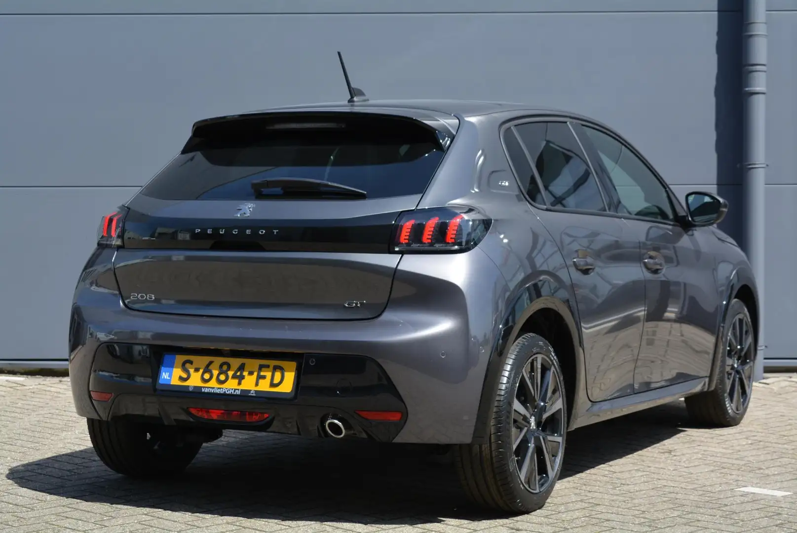 Peugeot 208 1.2 TURBO 100pk GT Panoramadak | Navigatie | Apple Grijs - 2
