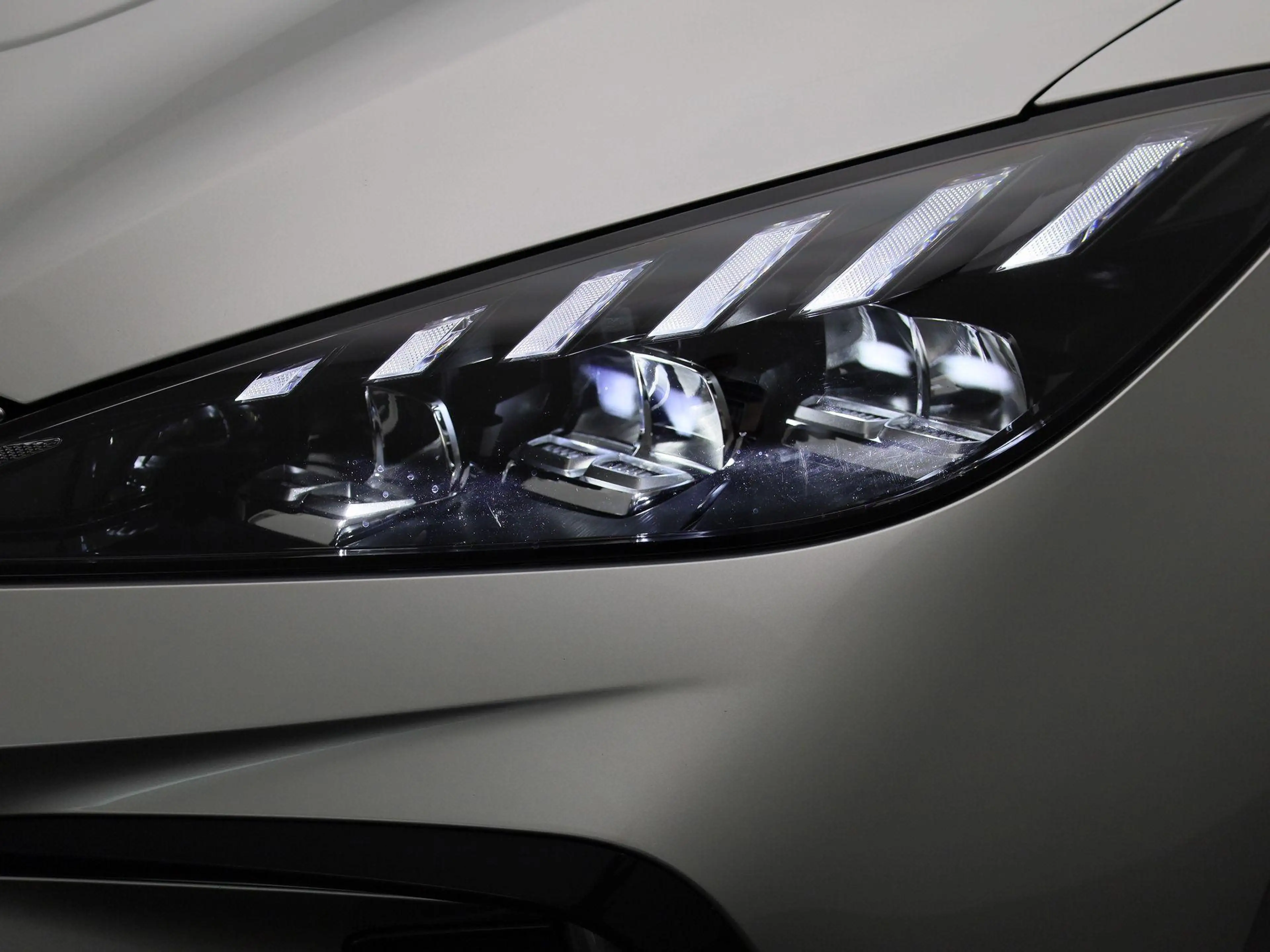 MG MG4 Electric Luxury 64 kWh — photo 15