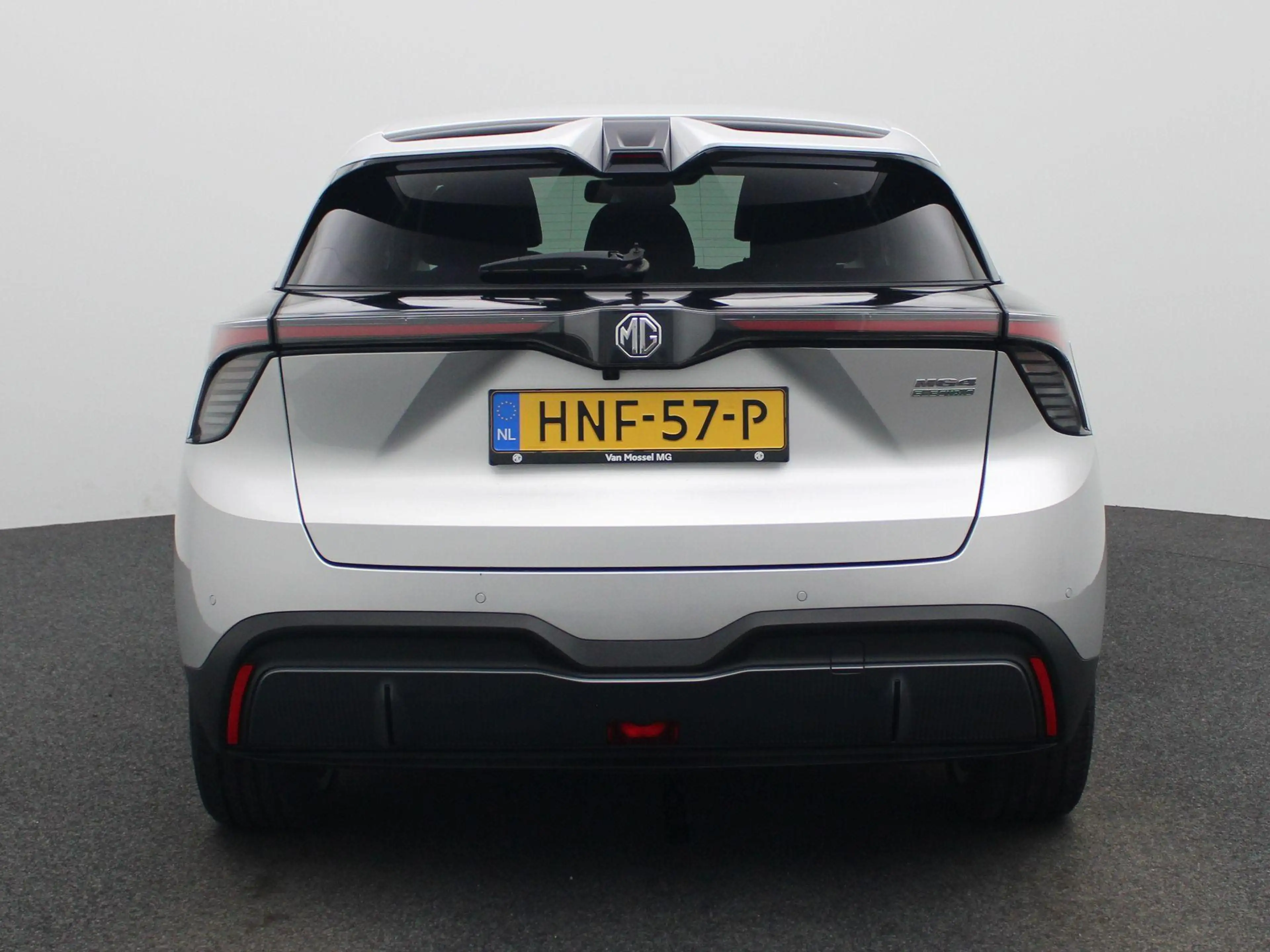 MG MG4 Electric Luxury 64 kWh — photo 5