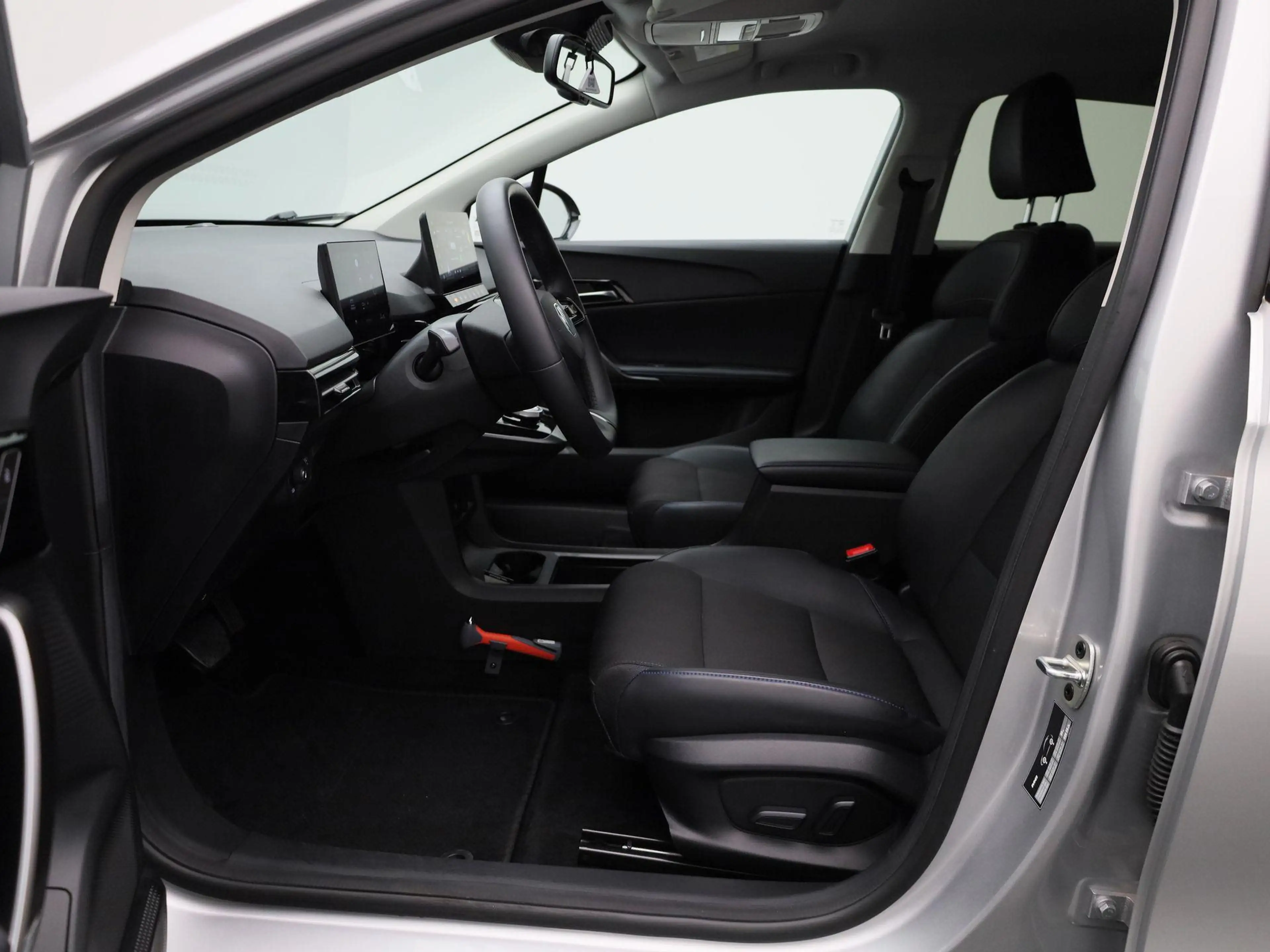 MG MG4 Electric Luxury 64 kWh — photo 9