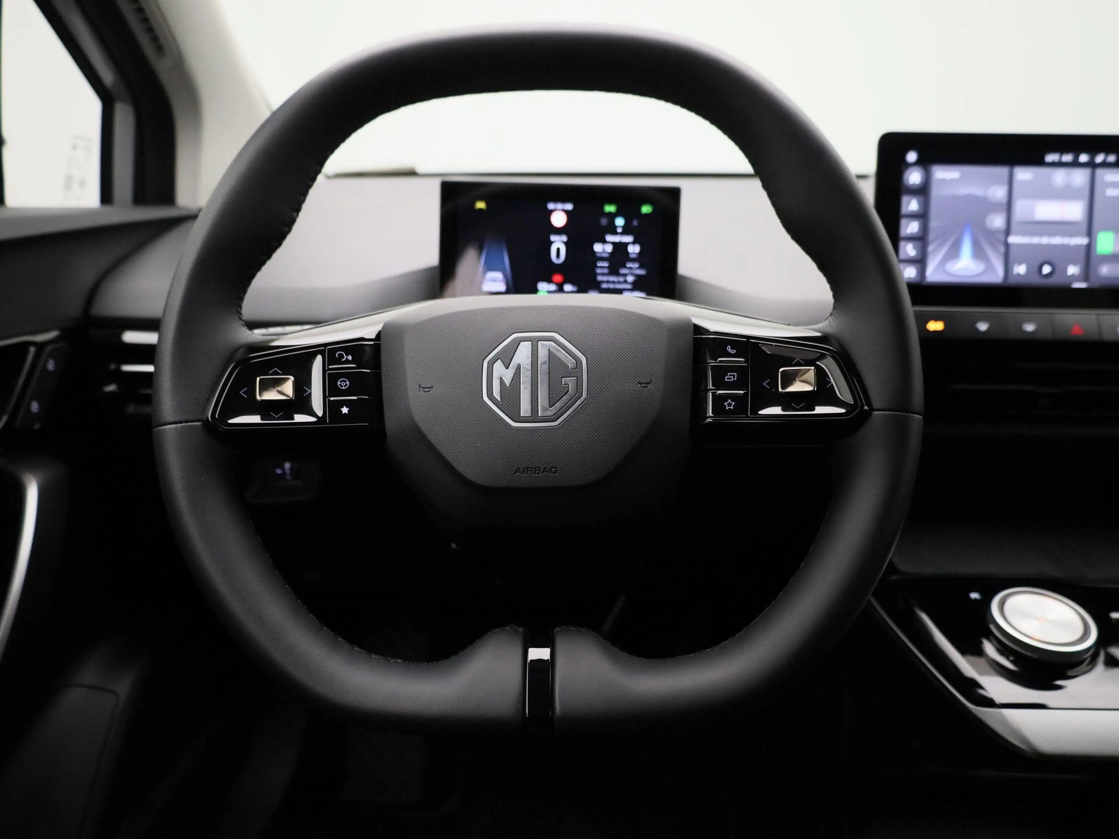 MG MG4 Electric Luxury 64 kWh — photo 7