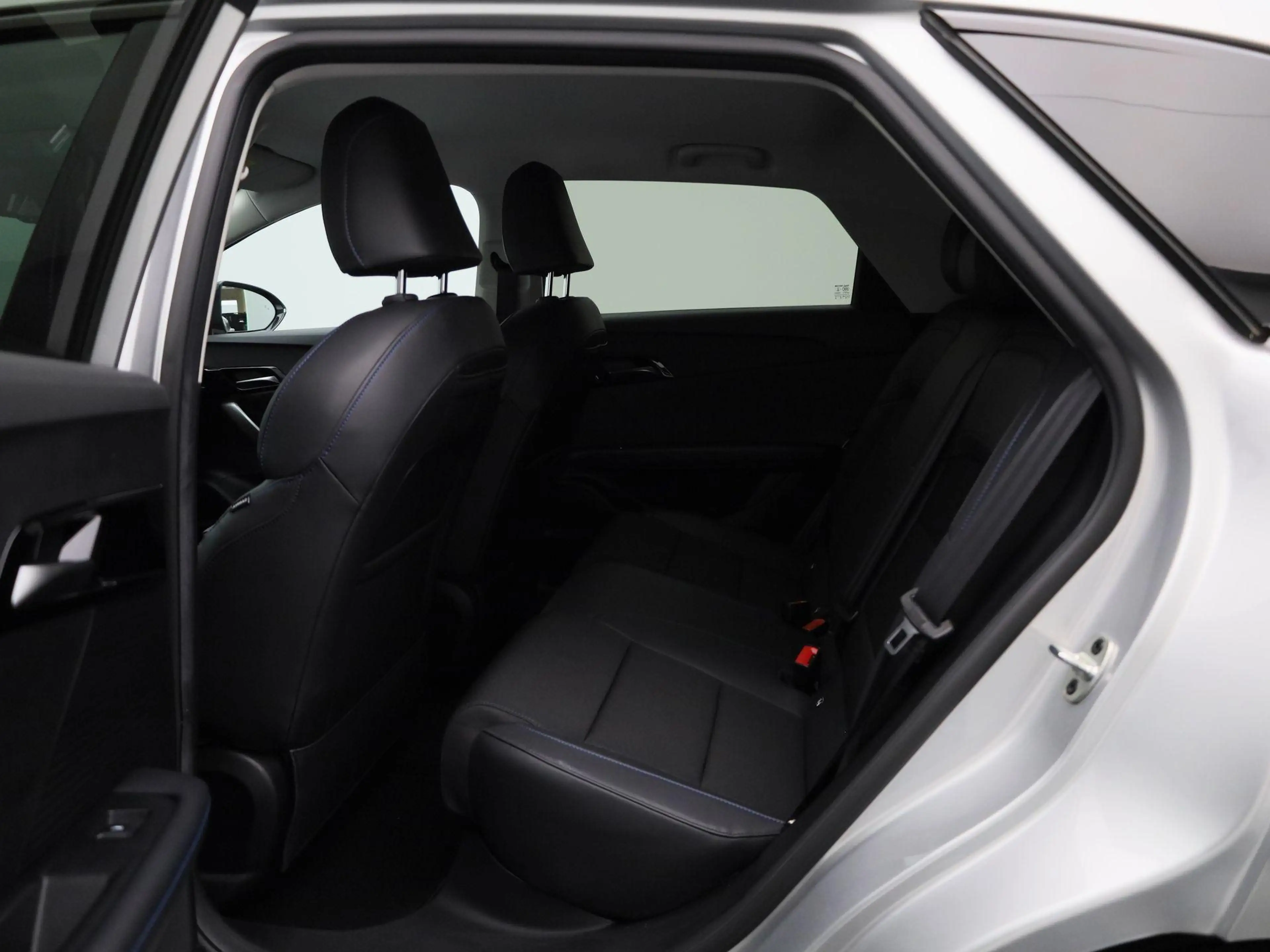 MG MG4 Electric Luxury 64 kWh — photo 10
