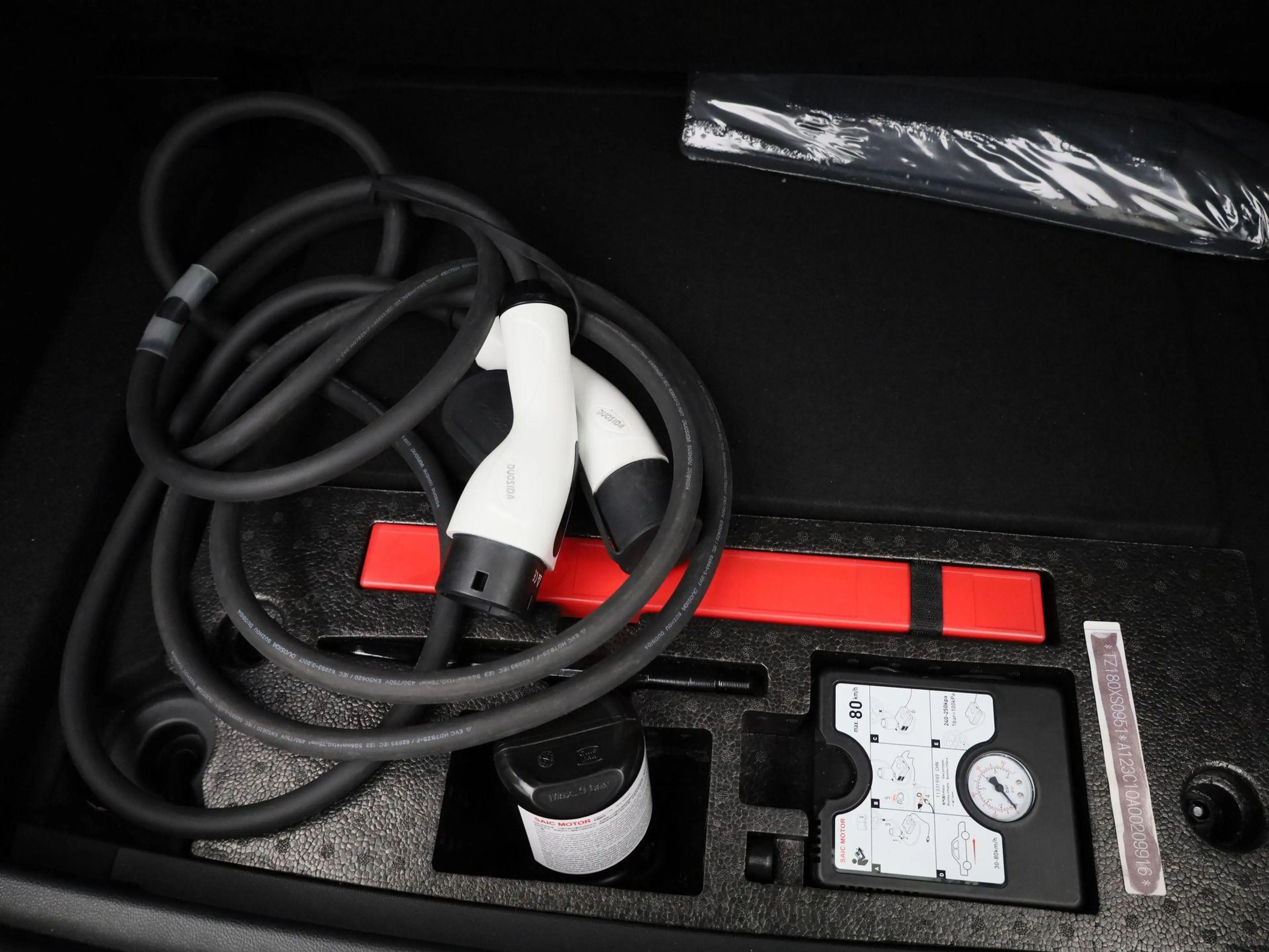 MG MG4 Electric Luxury 64 kWh — photo 12