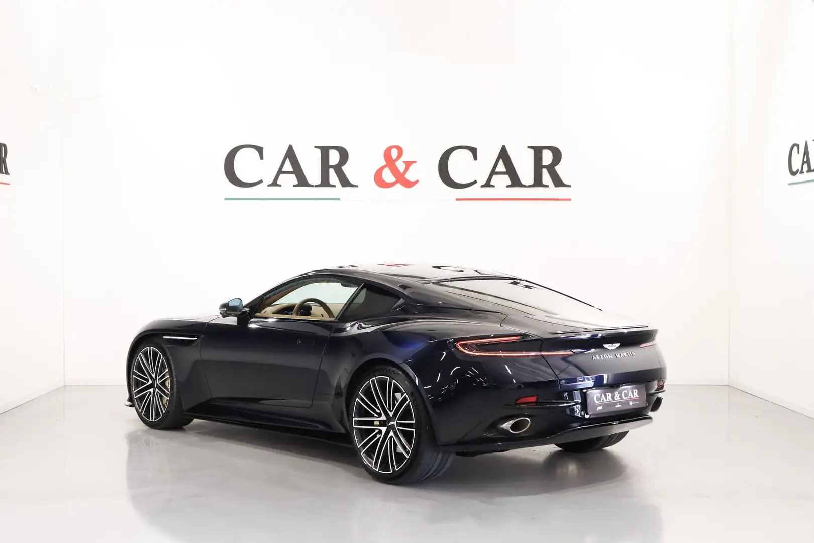 Aston Martin DB12 DB12 V8 Coupé Nero - 2