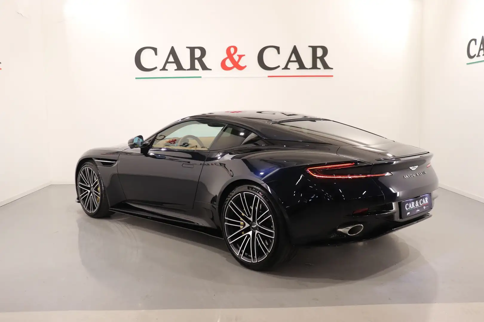Aston Martin DB12 DB12 V8 Coupé Nero - 2