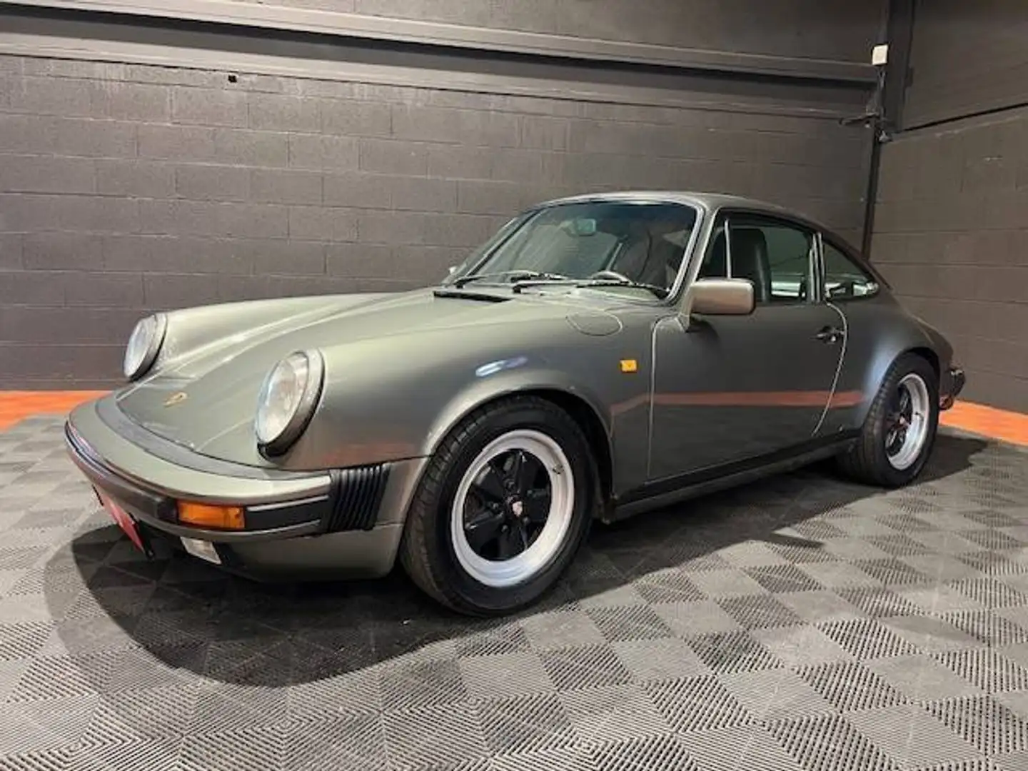 Porsche 911 CARRERA 3.2 G50 - 1