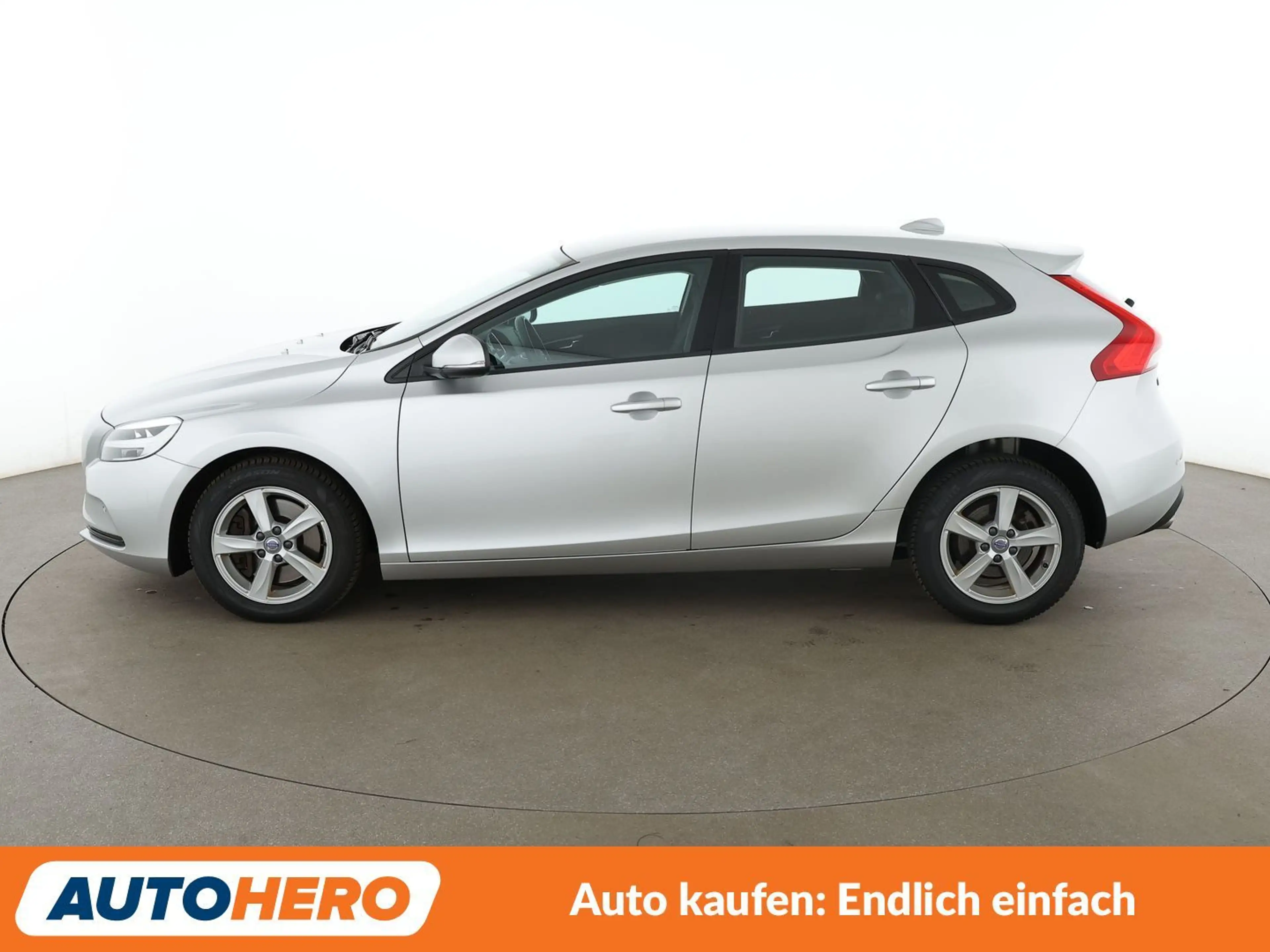 Volvo V40 2.0 D3 Momentum Aut.*NAV*LED*TEMPO*PDC*SHZ*BT* — photo 3