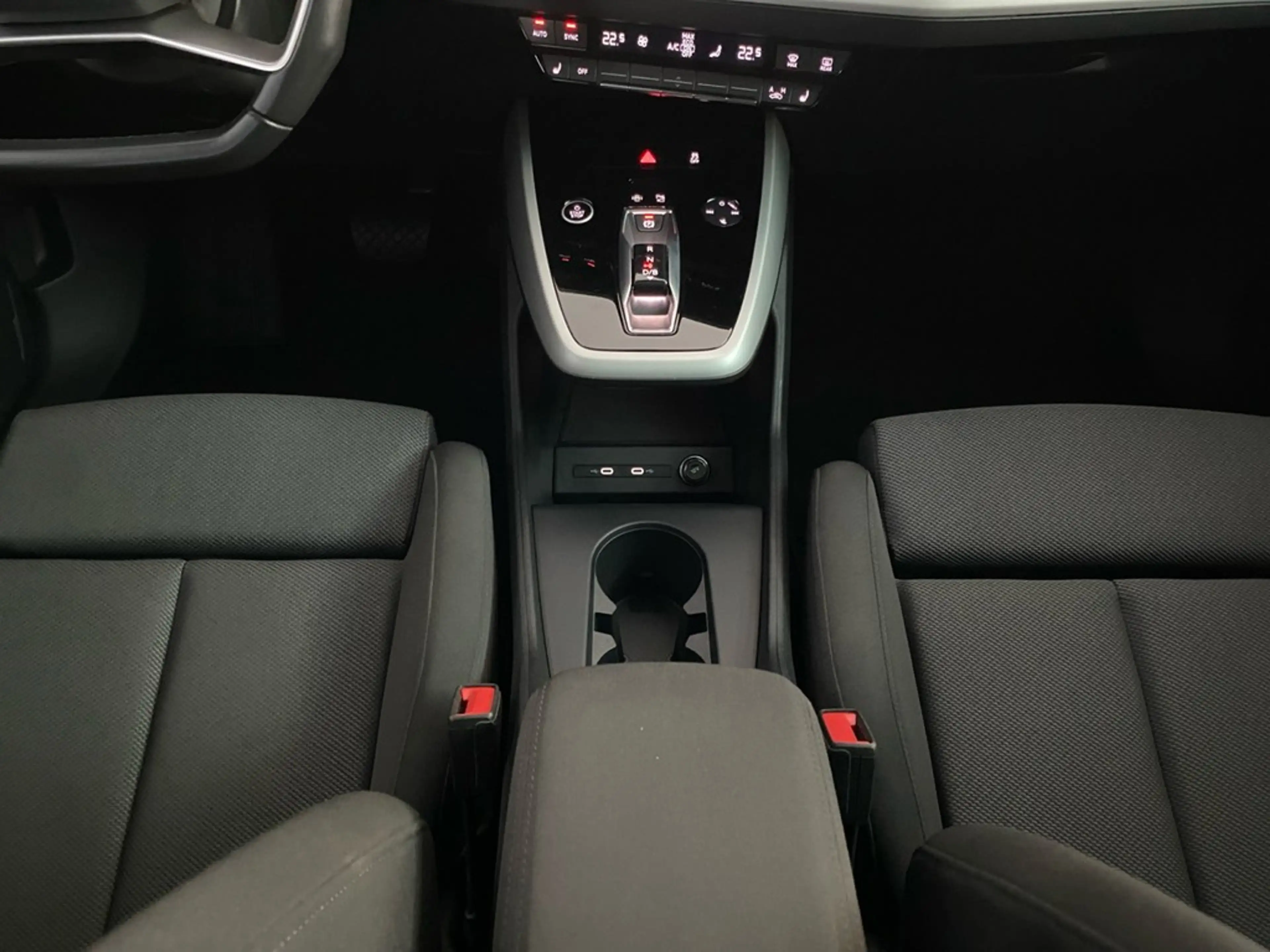 Audi Q4 e-tron 45 quattro PANO+HUD+AHK+ACC+RFK+PRIVACY — photo 11