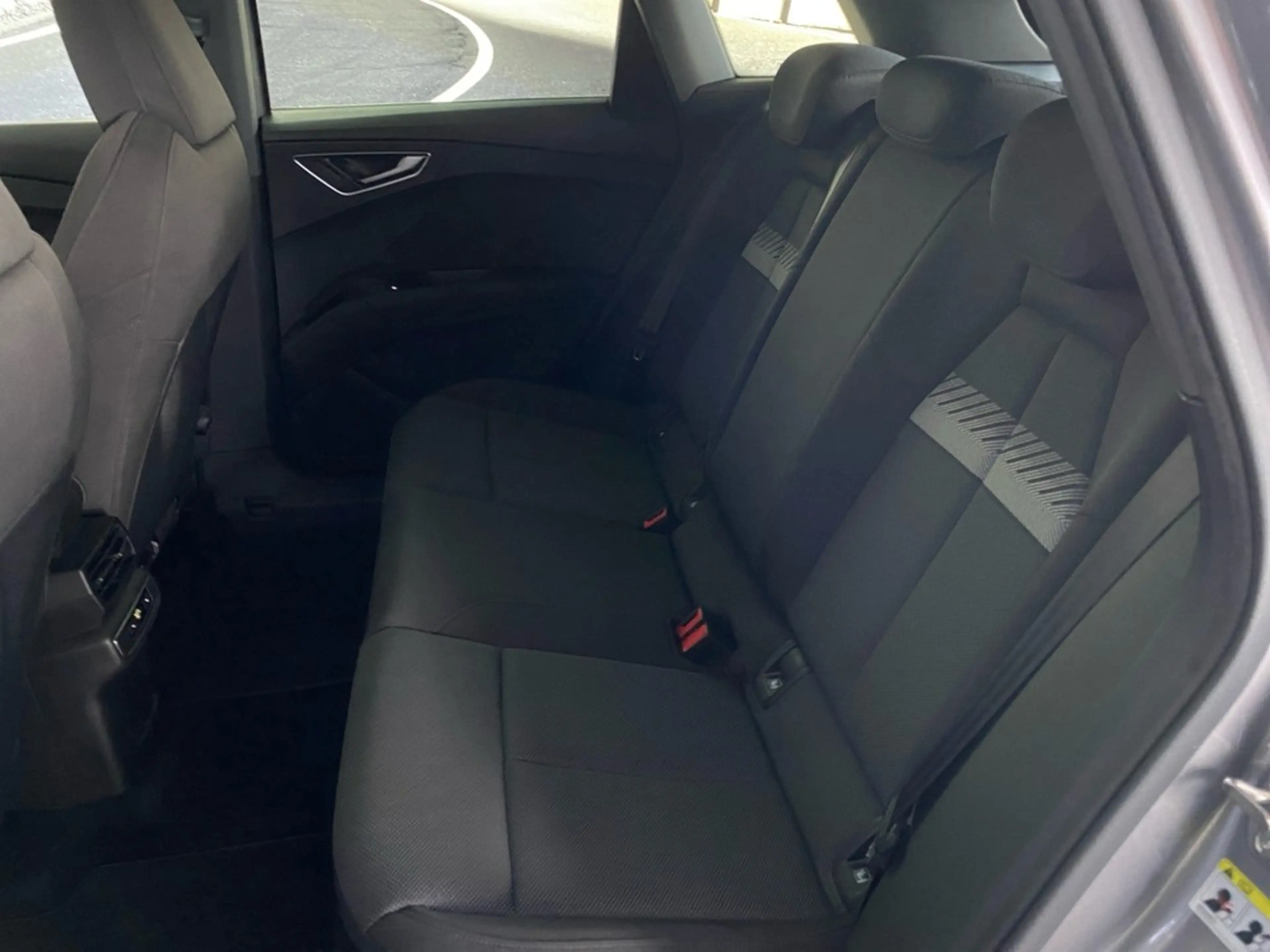 Audi Q4 e-tron 45 quattro PANO+HUD+AHK+ACC+RFK+PRIVACY — photo 6