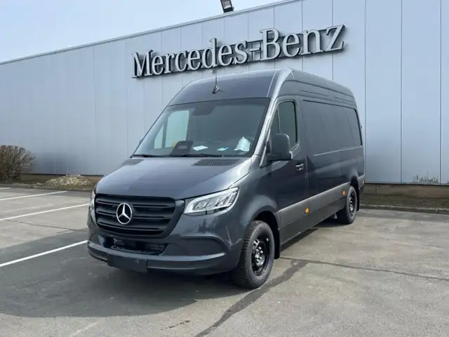 Mercedes-Benz Sprinter 319 CDI GB L2 RWD 3.5T Bumper in carrosseriekleur,