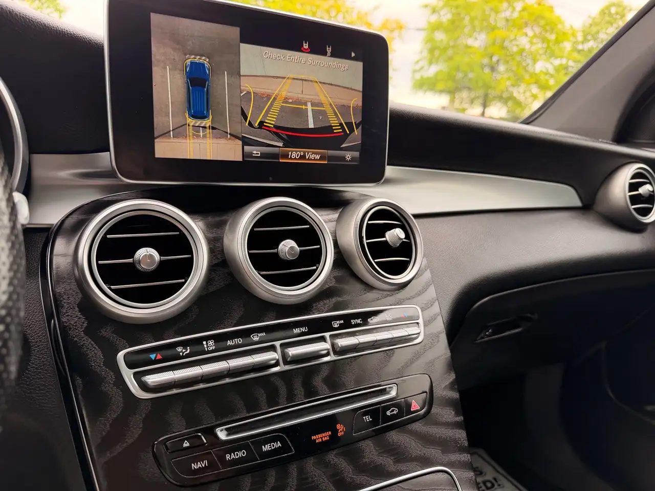 Mercedes-Benz GLC снимка Mercedes-Benz GLC