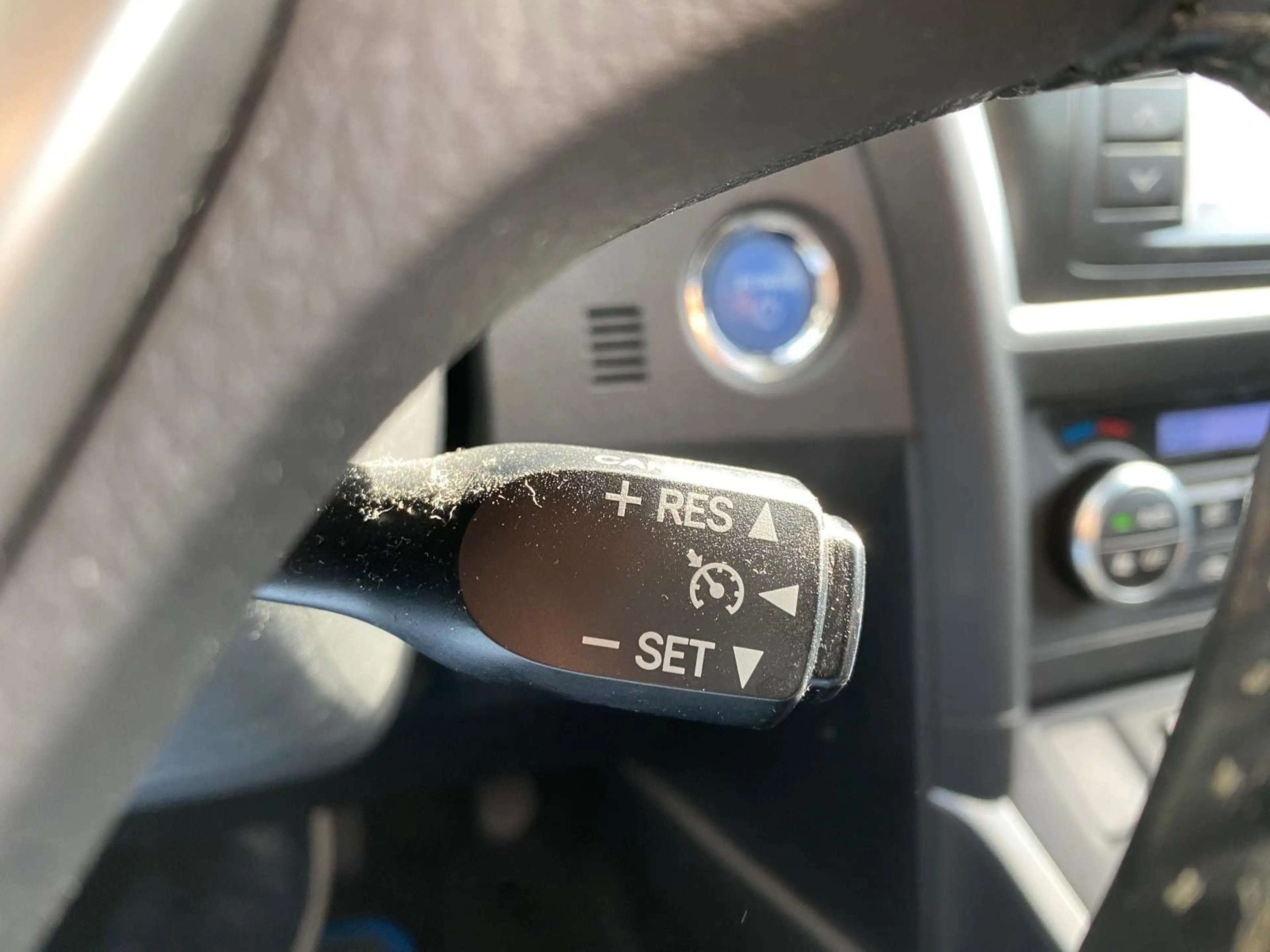 Toyota Auris Hybrid Executive/NAVI/R-KAM — photo 15
